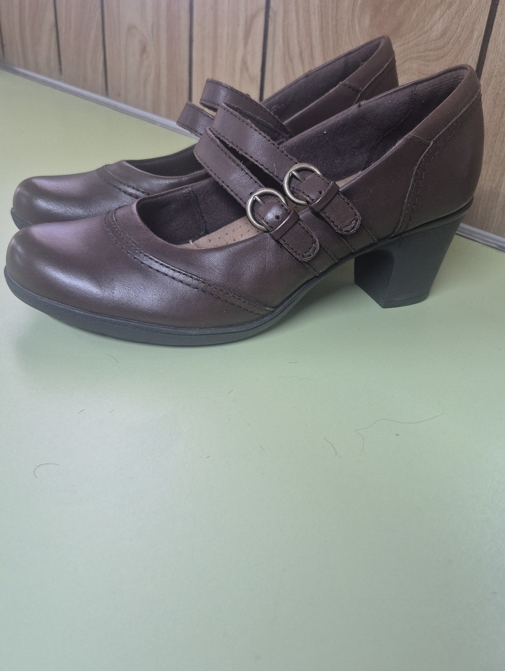 Classic Brown Mary Jane Heel Pumps - Women's Comfortable Dress Shoes Size 10M - Picture 9 of 9